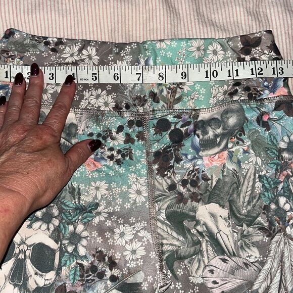 Evolution and Creation leggings. Yoga pant. Workout. Skull/floral, Medium - Picture 8 of 9
